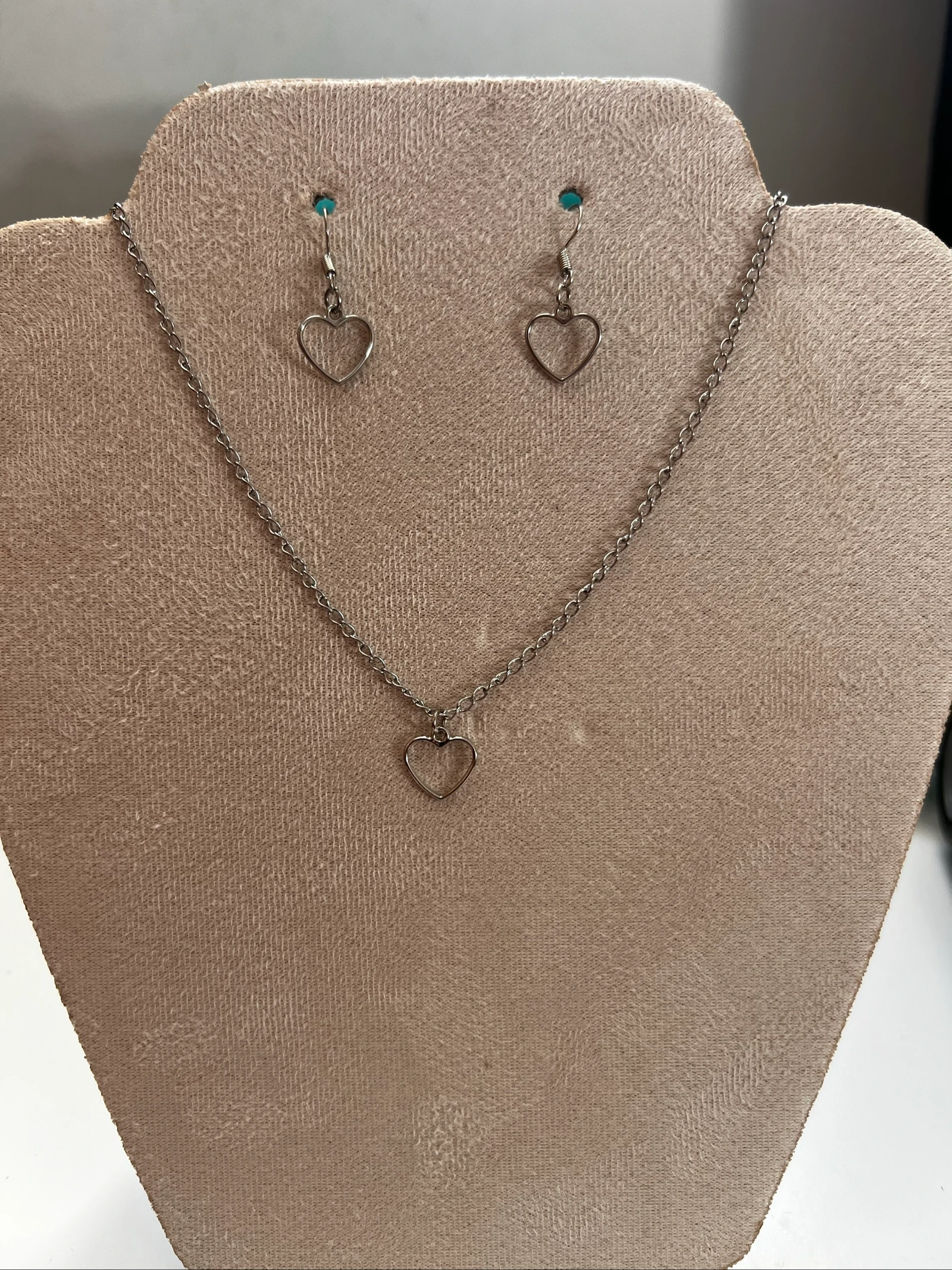 Conjunto colar e brincos 